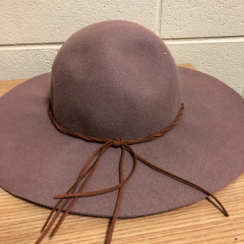 Chic floppy hat